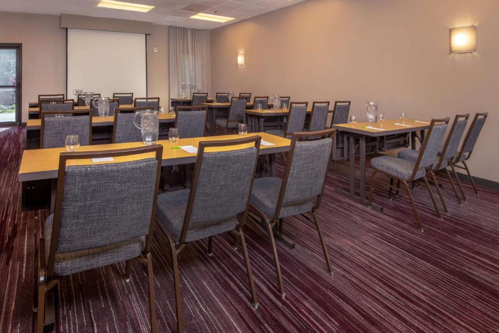 Área de negócios e/ou sala de conferências em Sonesta Select Newark Christiana Mall