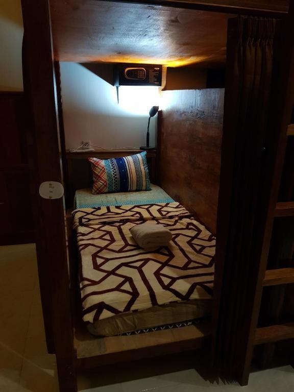 Postel nebo postele na pokoji v ubytování BANYU URIP ROOMS