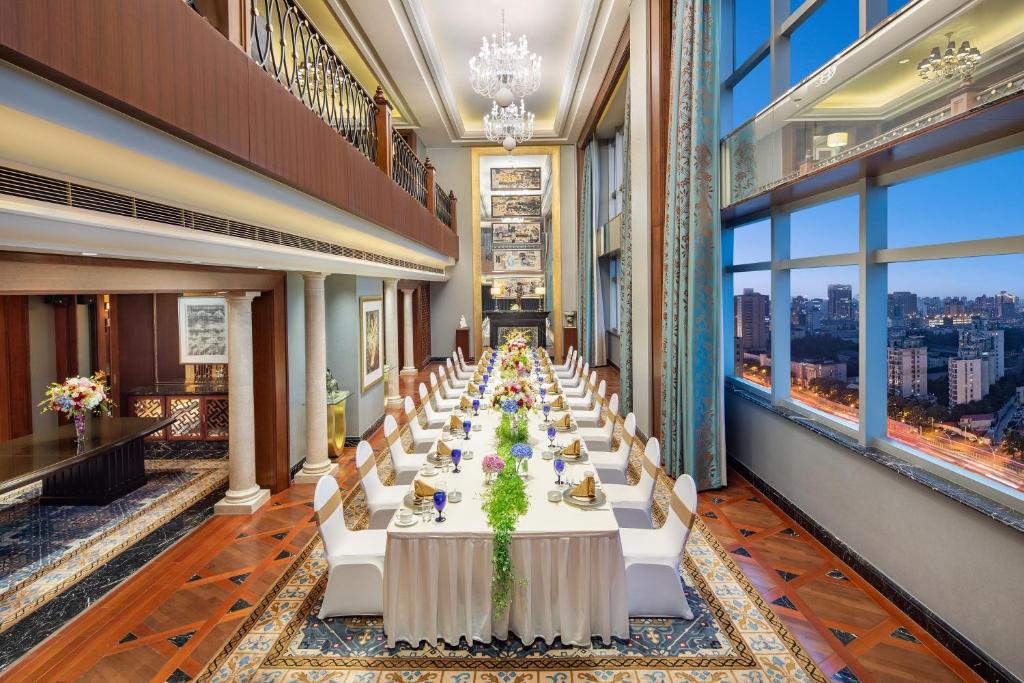 Restaurace v ubytování Crowne Plaza Shanghai Fudan by IHG