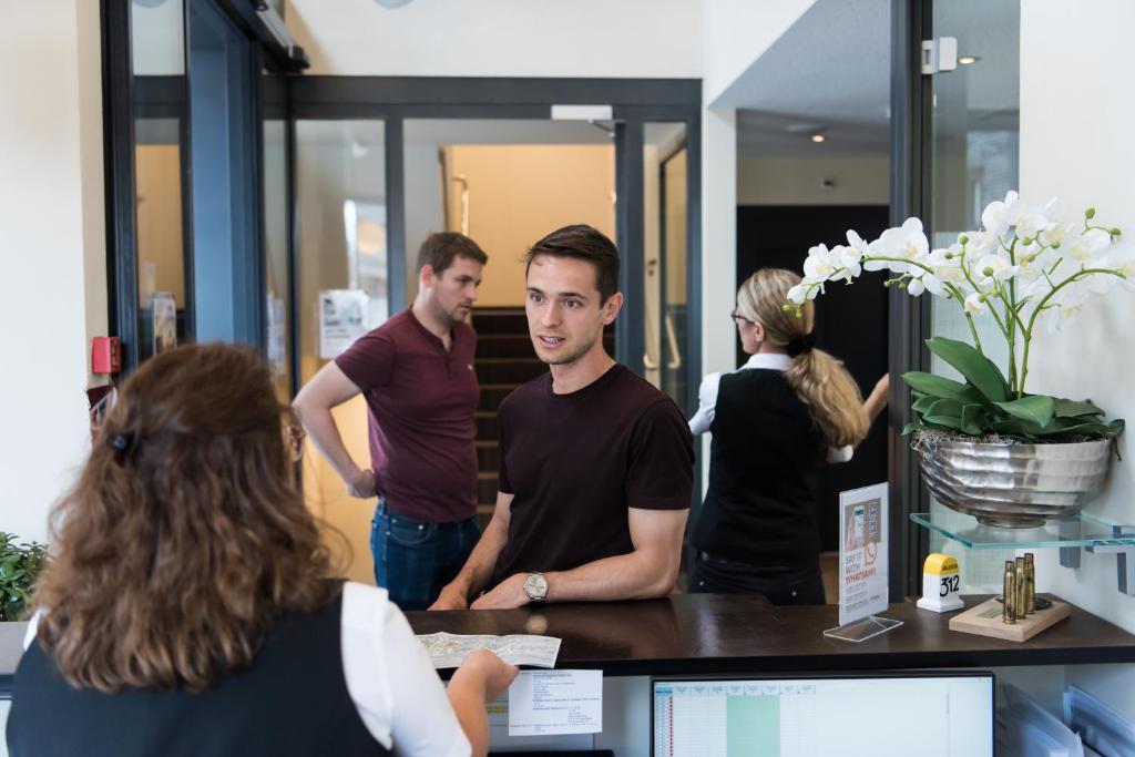 Hotel one66 (free parking garage) - Resim 4