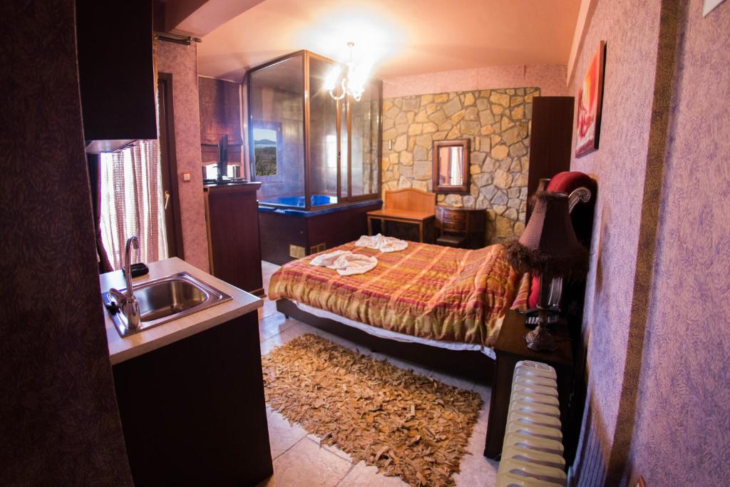 Ένα ή περισσότερα κρεβάτια σε δωμάτιο στο Silva Suites