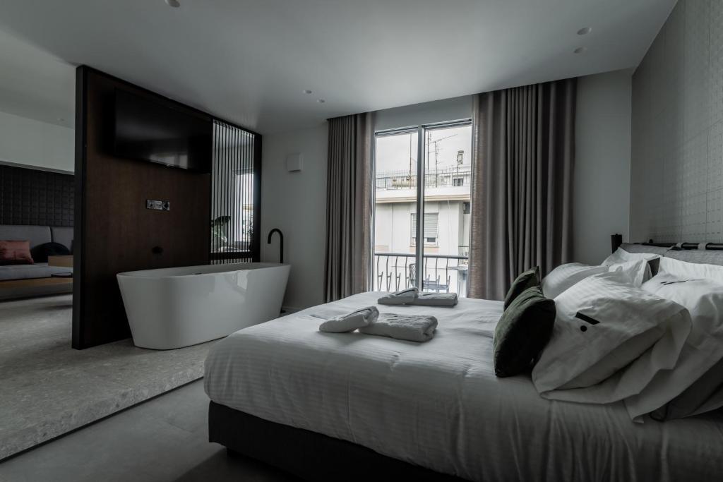 Uma cama ou camas num quarto em Athinaion Recreation Suites