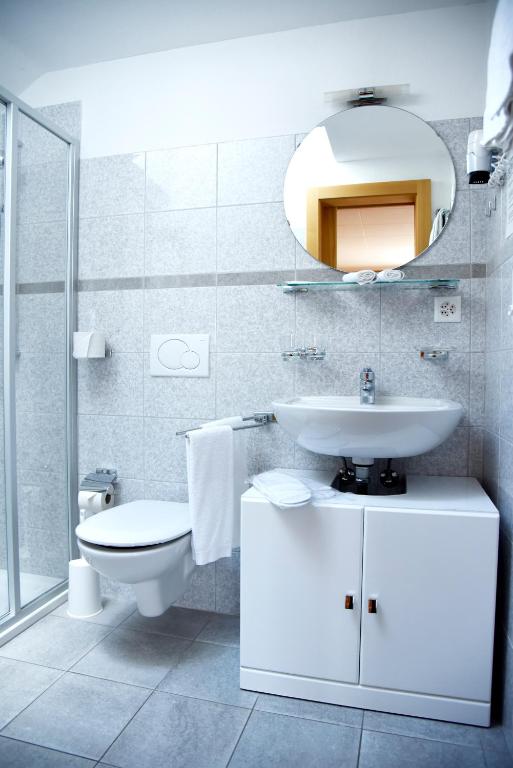 Koupelna v ubytování Albergo Lardi