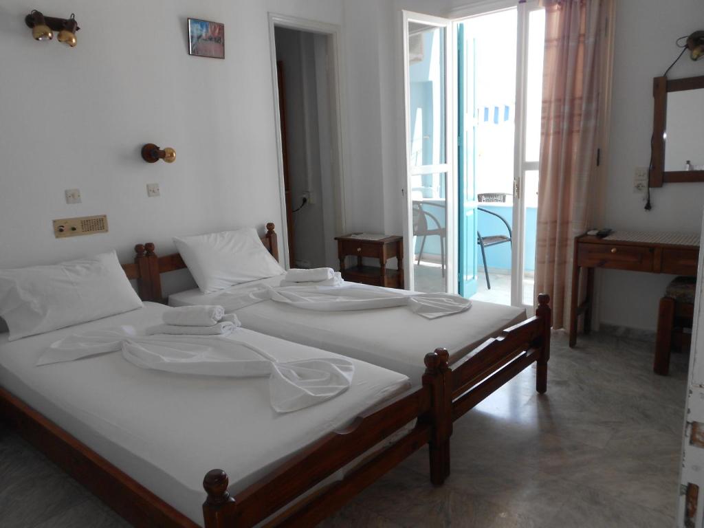 Ένα ή περισσότερα κρεβάτια σε δωμάτιο στο Zorbas Hotel