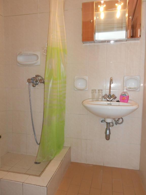 Ένα μπάνιο στο Zorbas Hotel