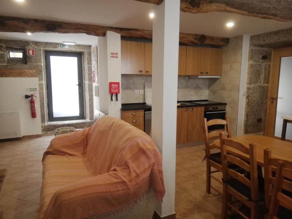 Kuchyň nebo kuchyňský kout v ubytování Sambuc'asa - Serra da Estrela