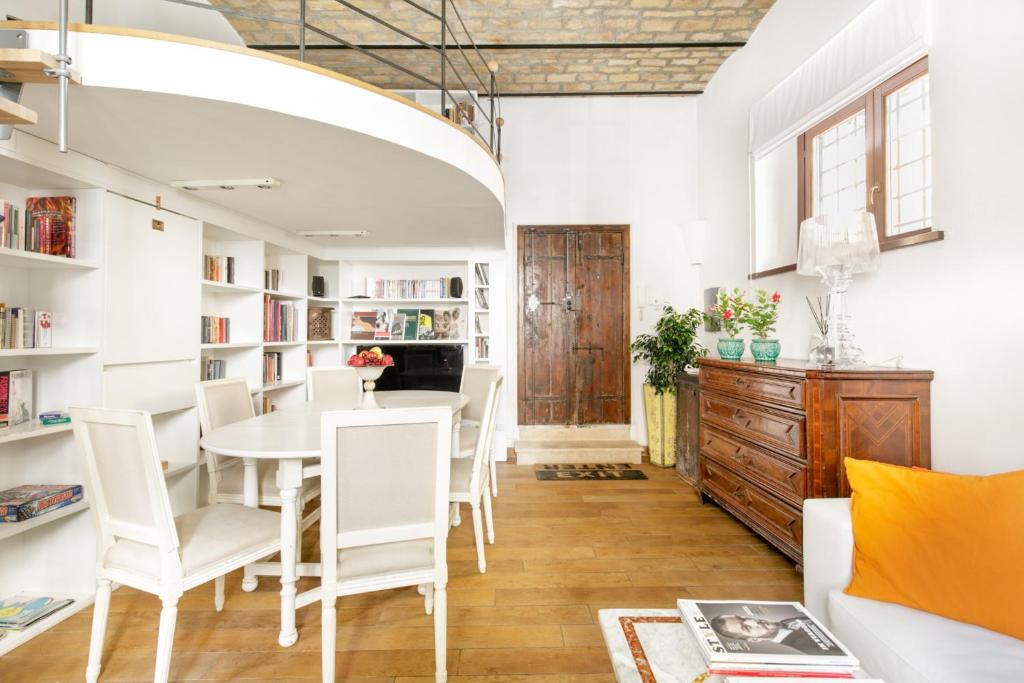 Posedenie v ubytovaní Leopardo 28 - Loft in Trastevere