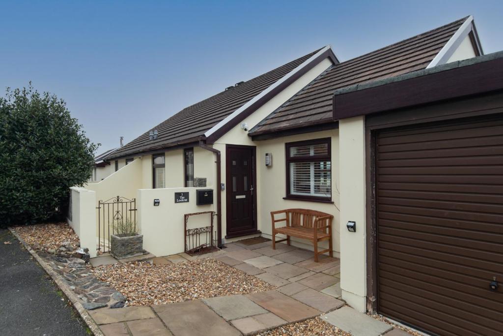 The Lookout Luxury Cottage, Hot Tub, Sea Views, Saundersfoot, UK