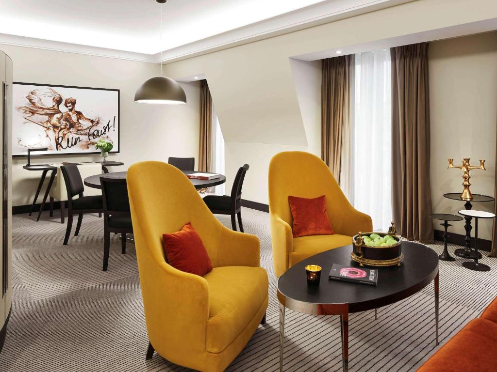 Posezení v ubytování Sofitel Frankfurt Opera