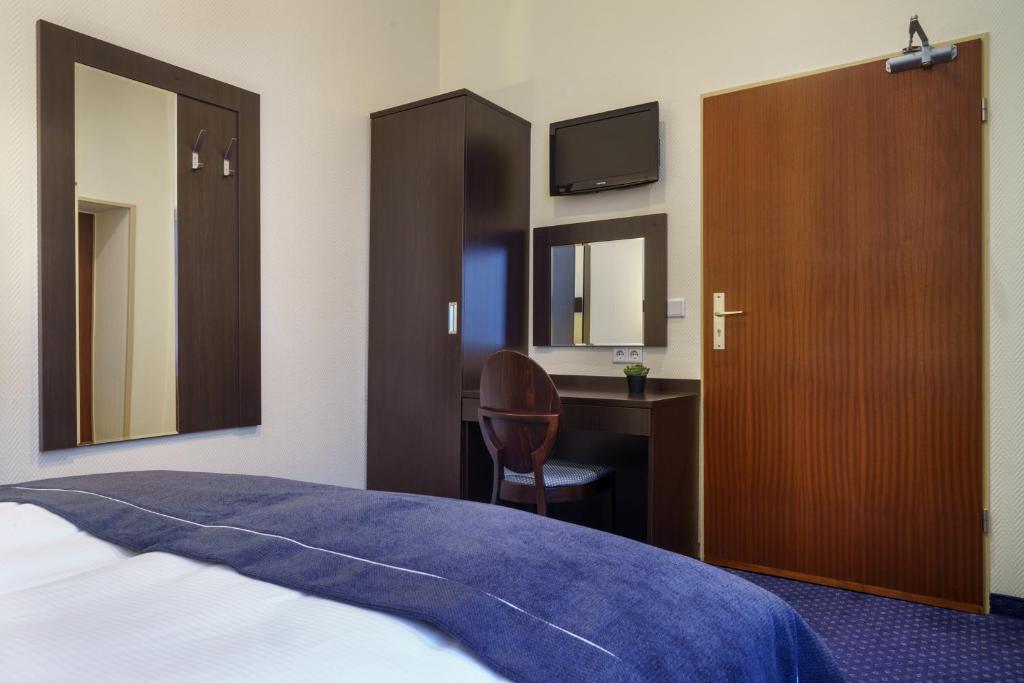 Hotel Continental Hamburg Hauptbahnhof - Resim 41
