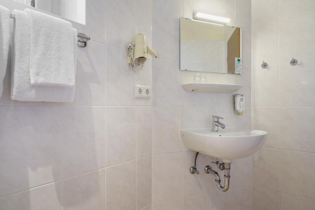 Hotel Continental Hamburg Hauptbahnhof - Resim 43