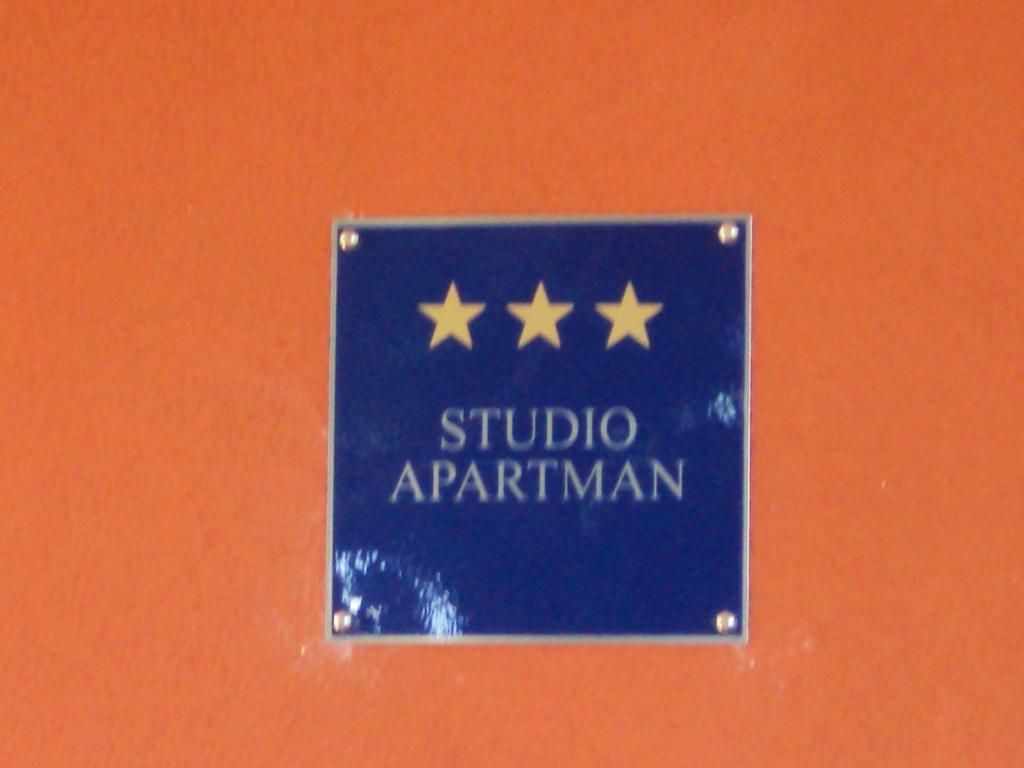 Certyfikat, podpis lub inny dokument wystawiony w obiekcie Apartment Gogo