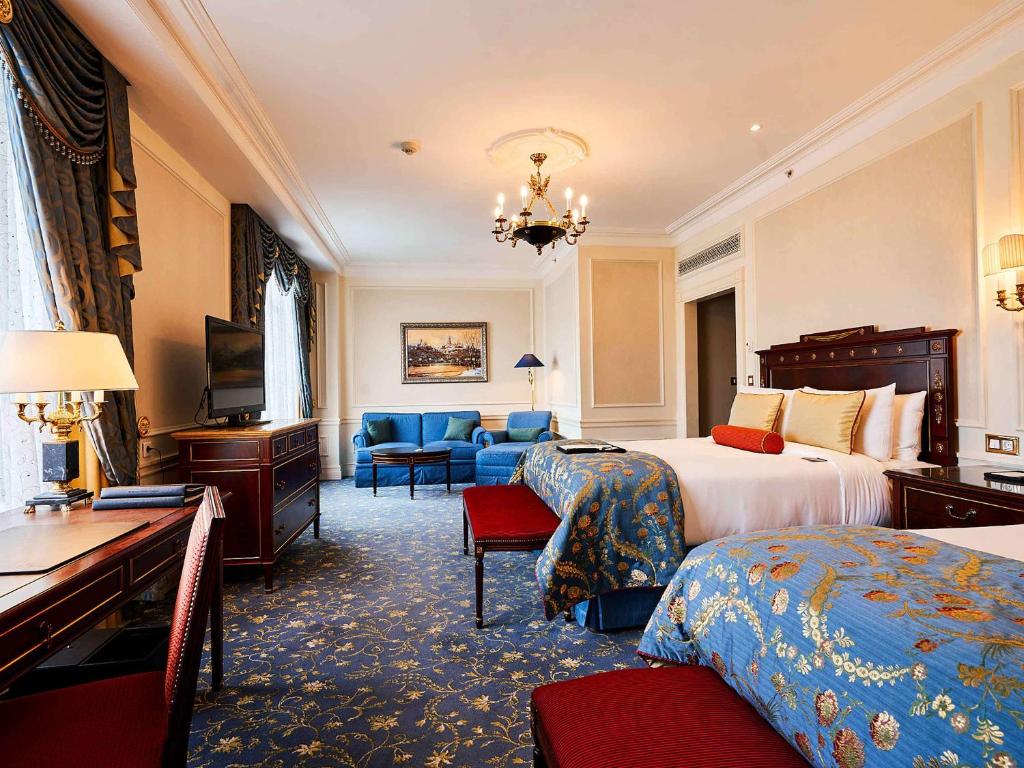 Postel nebo postele na pokoji v ubytování Fairmont Grand Hotel Kyiv