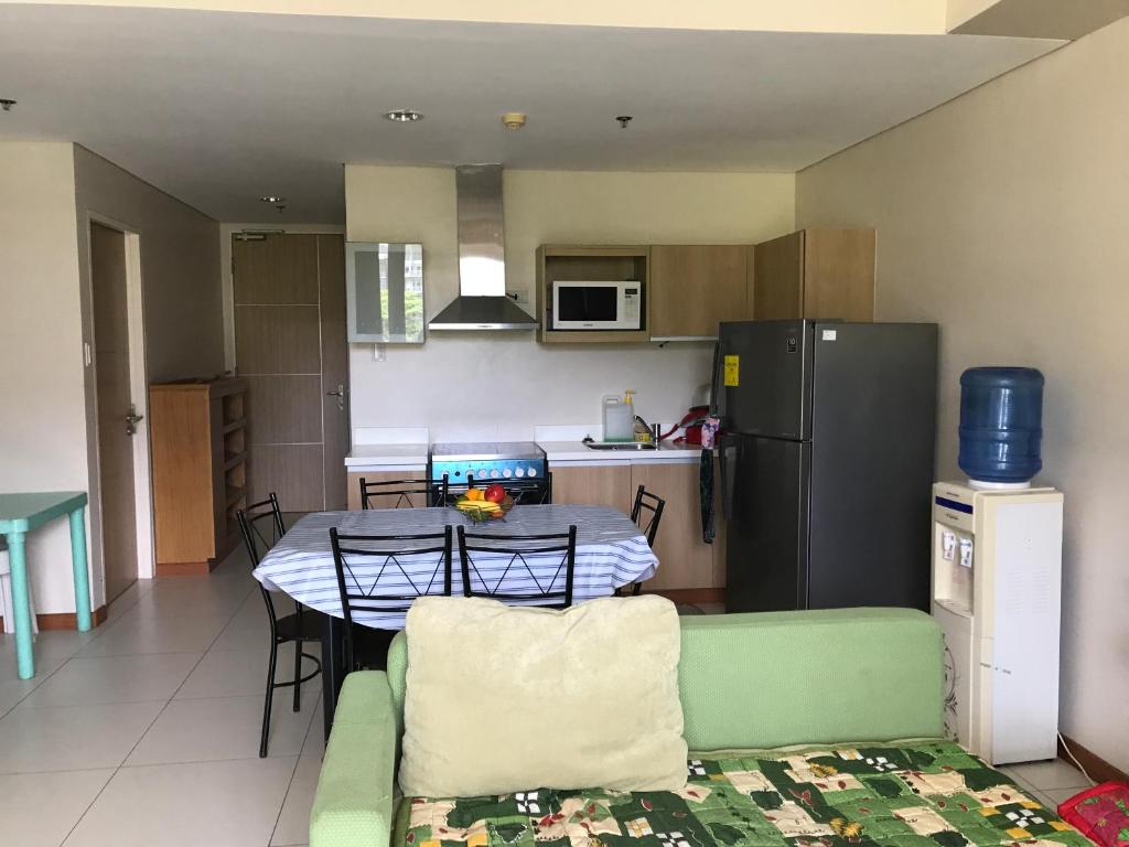 Kuchyň nebo kuchyňský kout v ubytování Creys Condo 2 at Pico de Loro Cove
