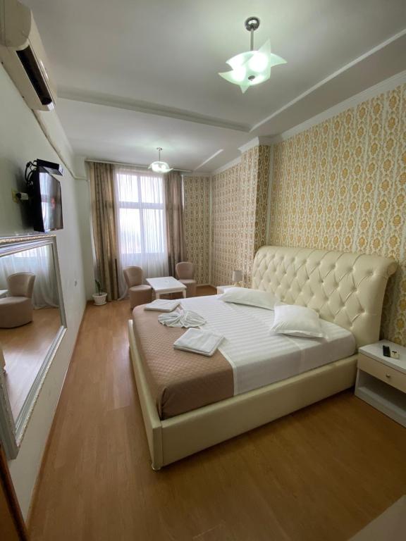 
A bed or beds in a room at Hotel Arberia

