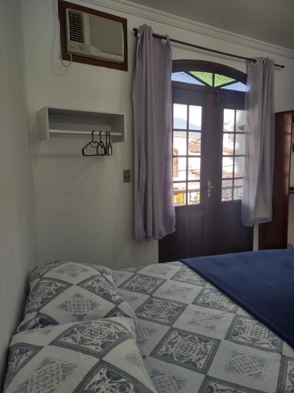 Postel nebo postele na pokoji v ubytování Pousada Caravelas - Centro de Paraty