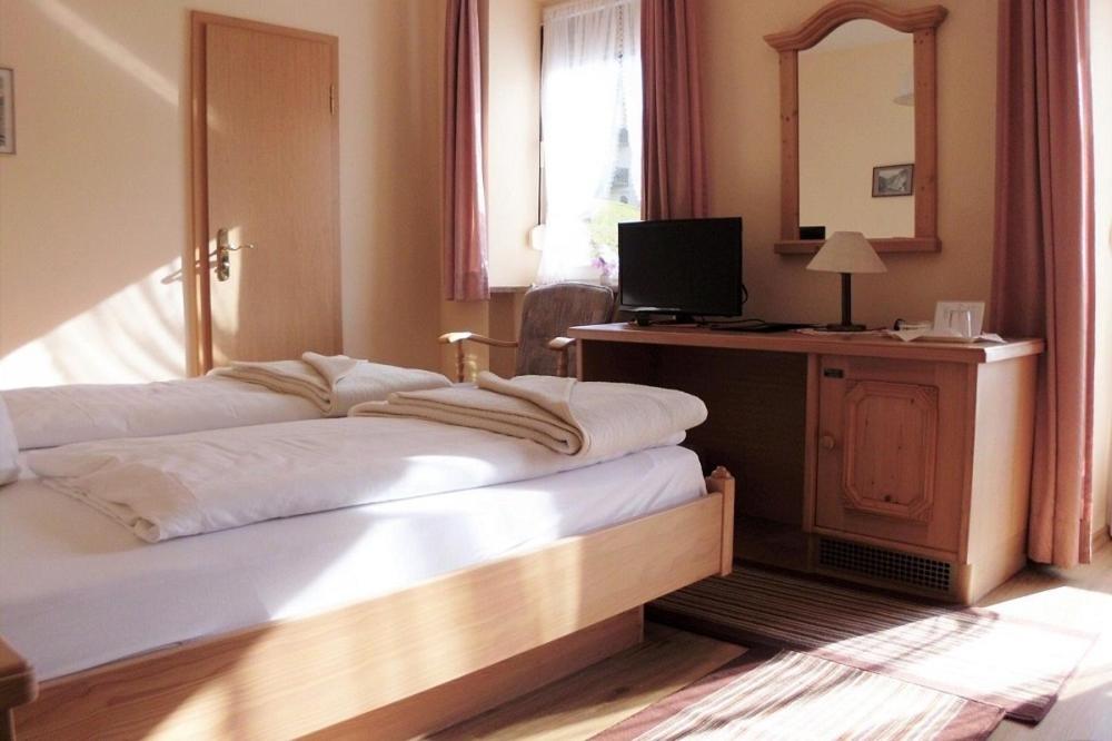 Postel nebo postele na pokoji v ubytování Hotel garni Floriani