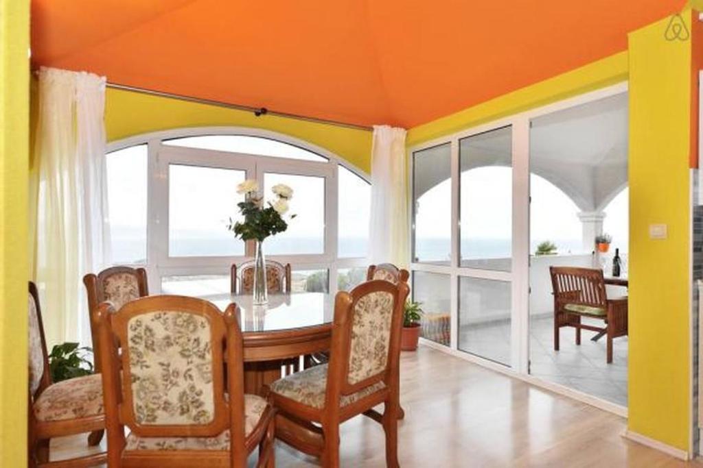 Posedenie v ubytovaní Apartment in Duce with sea view, terrace, air conditioning, WiFi 5063-1