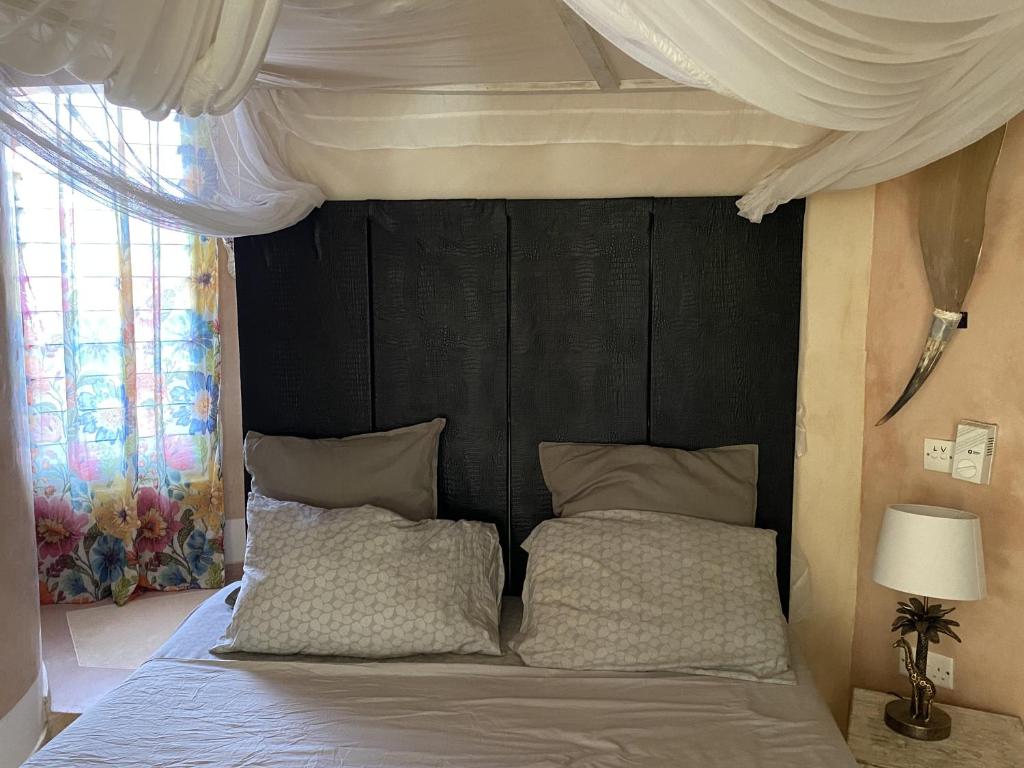Postel nebo postele na pokoji v ubytování Watamu Shell House