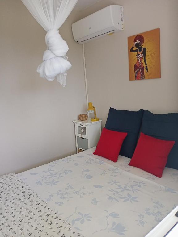 Postel nebo postele na pokoji v ubytování T2 Échappée belle Sainte-Marie Kybo Karaib Location pkg Mtgne Cosy