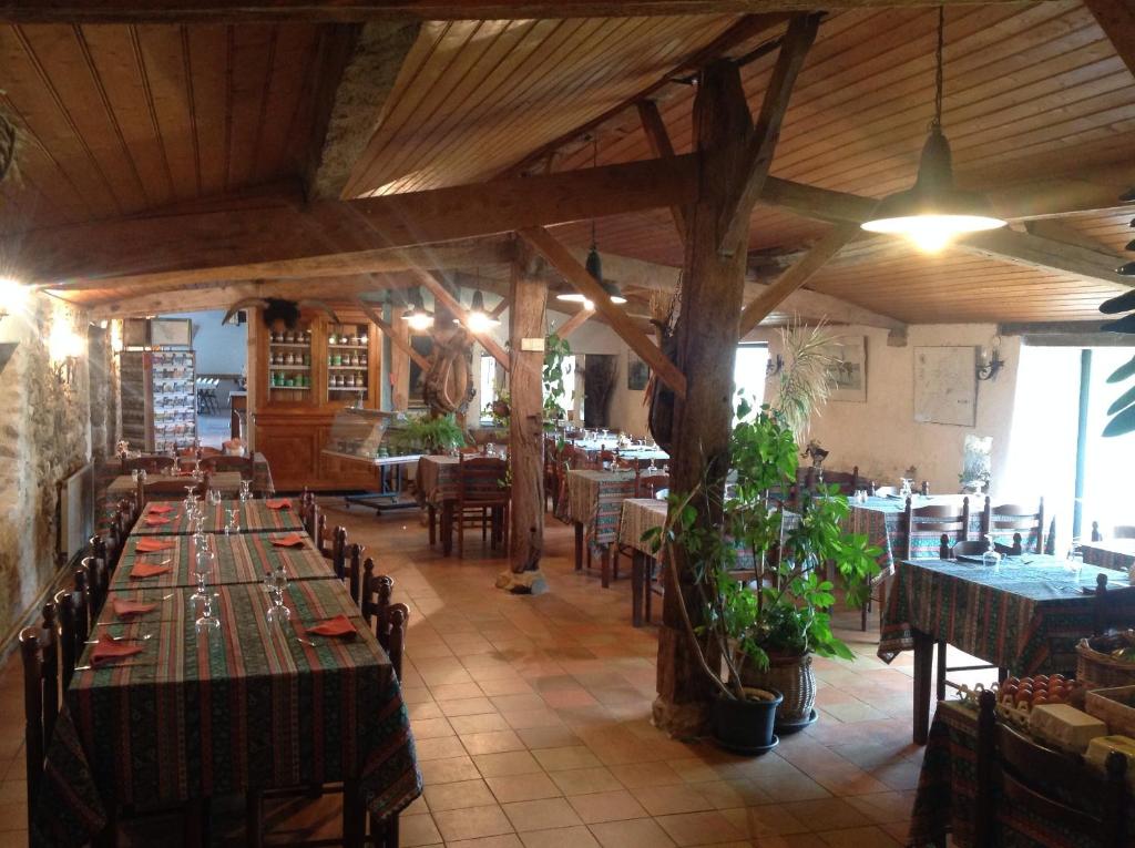 a restaurant with tables and chairs in a room at Ferme Auberge L'Ile Sauvage in Bouin