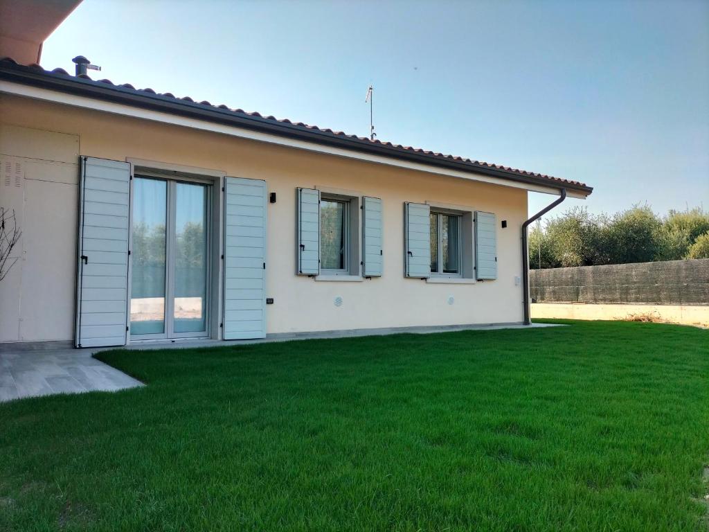 Zdjęcie z galerii obiektu Villa Verde, Romantica Villetta w mieście Lazise