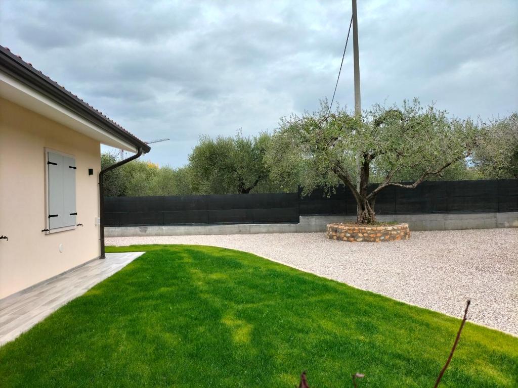 Zdjęcie z galerii obiektu Villa Verde, Romantica Villetta w mieście Lazise