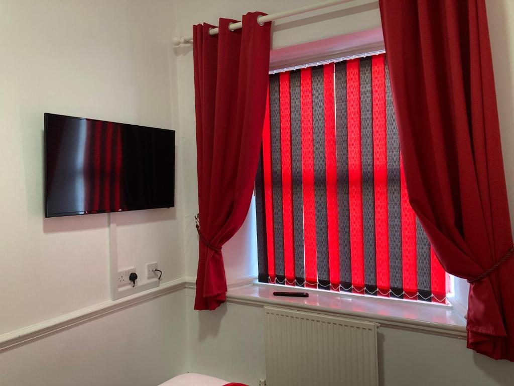 TV a/nebo společenská místnost v ubytování Old Trafford Stadium Hotel