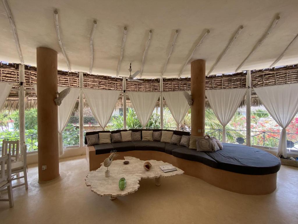 Posezení v ubytování Watamu Shell House