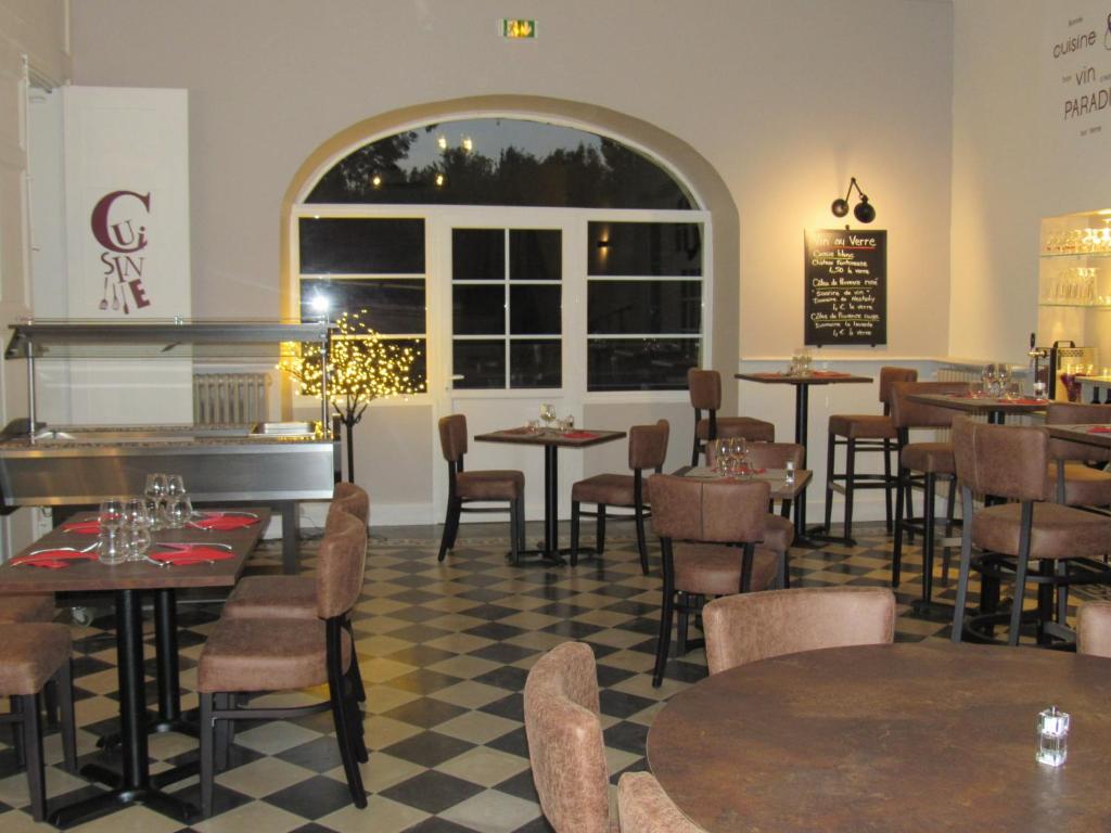 Restaurace v ubytování Hostellerie Le Mirabeau