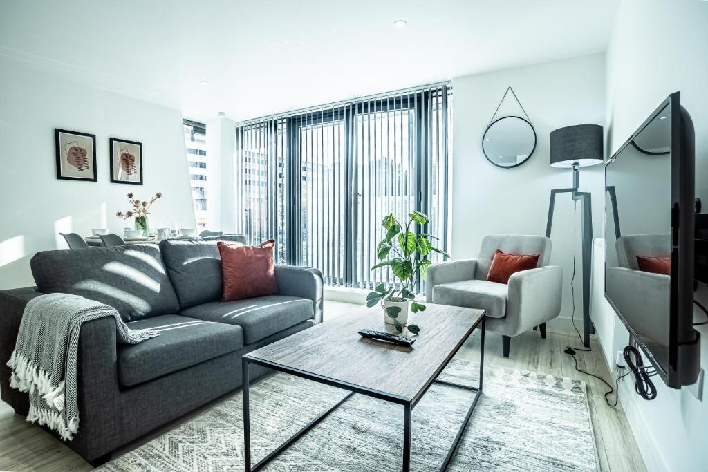a living room with a couch and a table at Modern Luxe 1 & 2 Bed Apts near Granby Plaza by Sojo Stay in Leicester