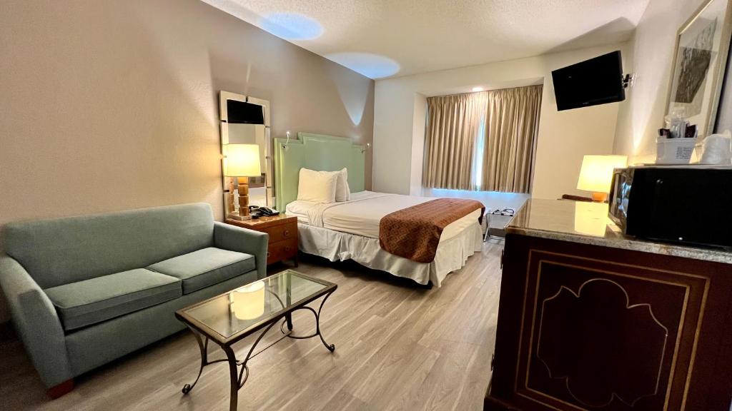 Baymont by Wyndham Orlando-International Dr-Universal Blvd - Deluxe Queen Room