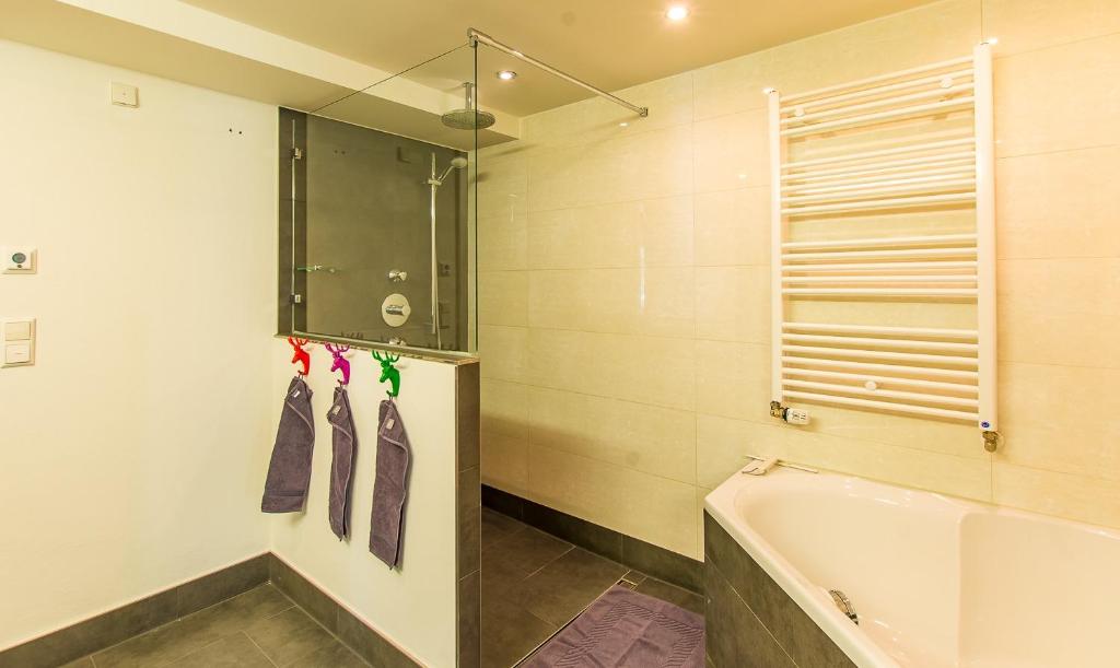 FEWO zum gscheiten Beck mit Garten - Appartement De Trois Chambres