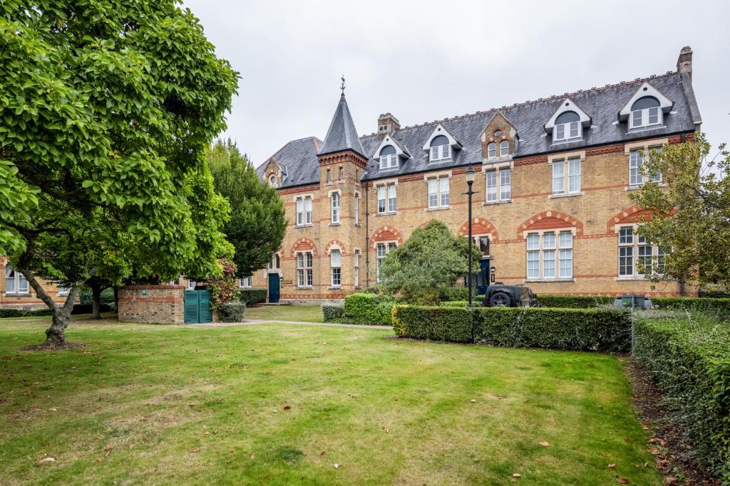 MPL Apartments Watford The Junction ShortTerm Rentals 2bedFREE PARKING, Watford Updated