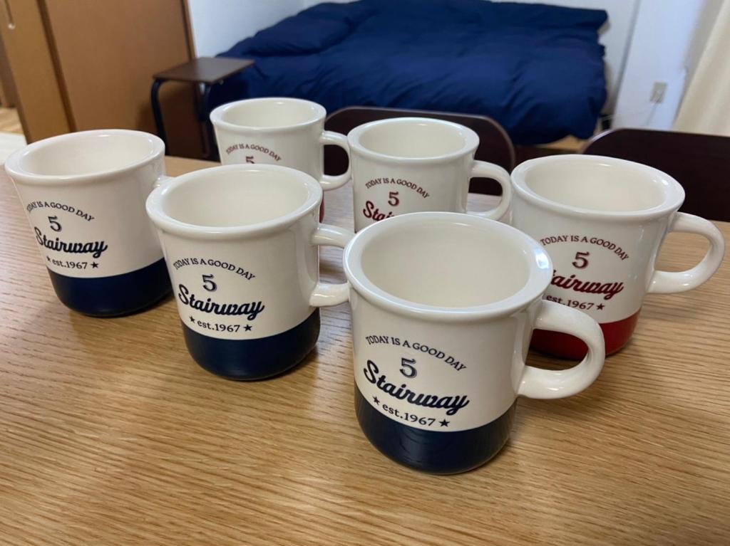 a group of coffee mugs sitting on a table at Chatelet Yoyogi Daini 401 - Vacation STAY 12247 in Tokyo