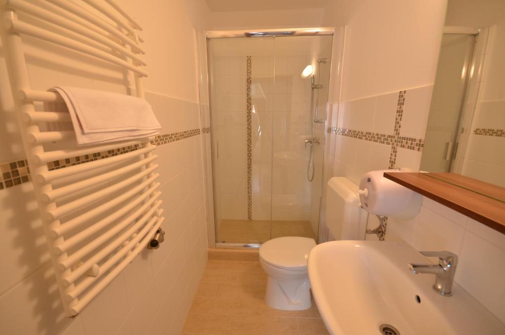 Révész Hotel, Restaurant and Rosa Spa - Resim 12