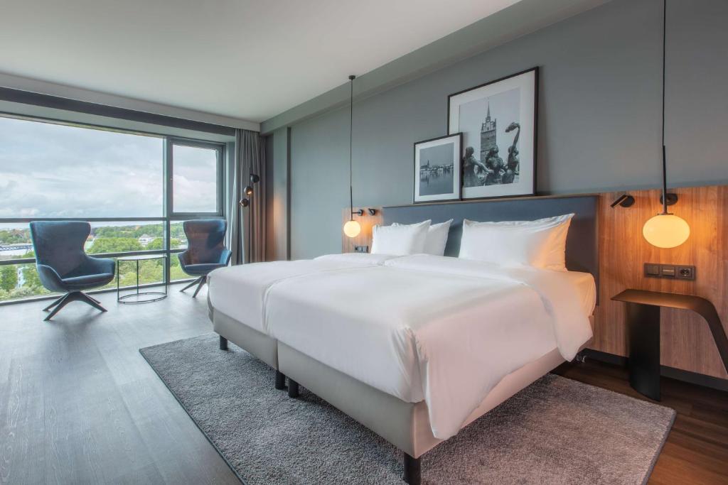 Postel nebo postele na pokoji v ubytování Radisson Blu Hotel Rostock