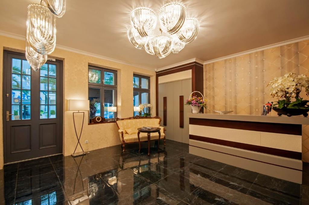 Posedenie v ubytovaní Monaco Ville Wellness