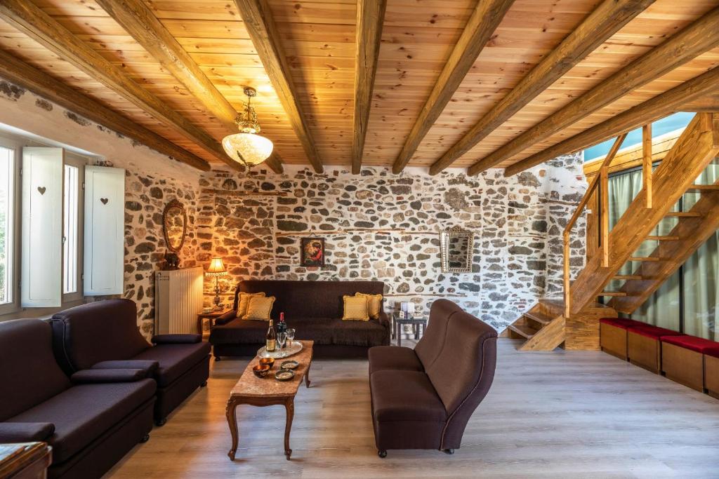 StoneVillaMouzaki Luxury Mansion - Three-Bedroom Villa