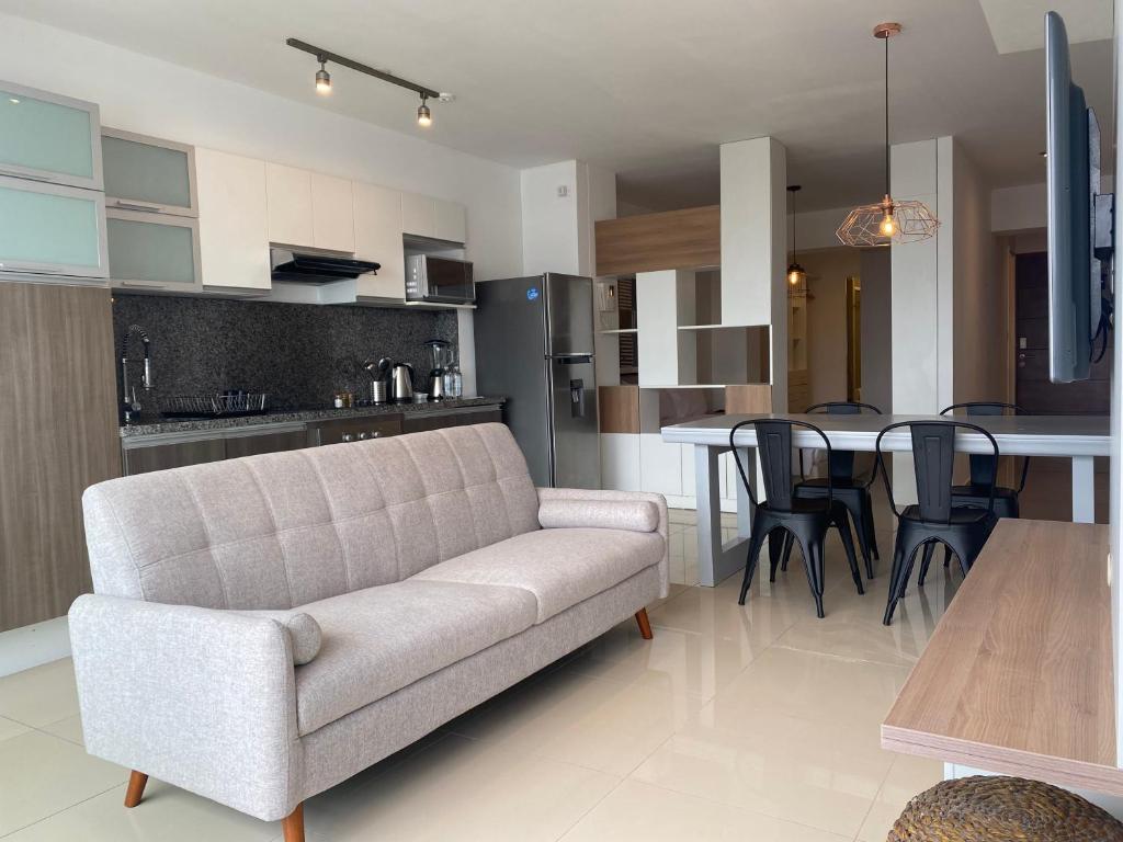Beautiful 1BR with Balcony in Miraflores - Housity