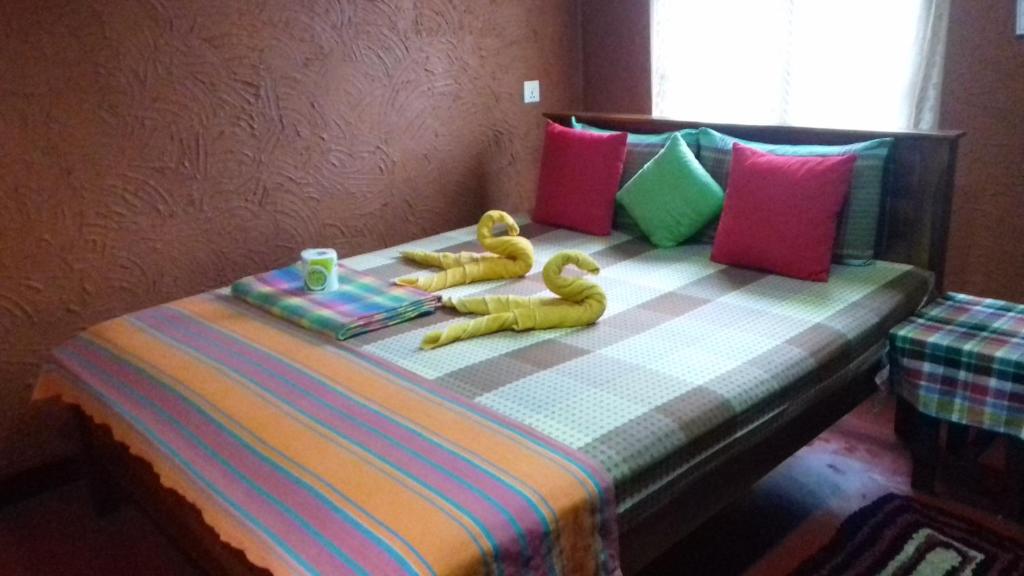 Postel nebo postele na pokoji v ubytování Hotel Hideaway Garage