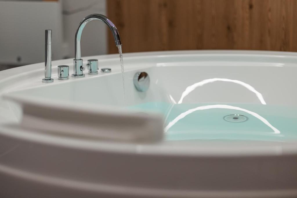 Logis Hôtel Parenthèse, Restaurant & Spa - Deluxe Double Room With Bath