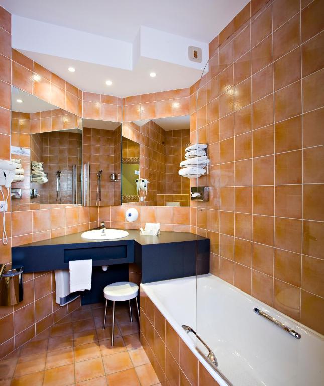 Logis Hôtel Parenthèse, Restaurant & Spa - Standard Double Or Twin Room