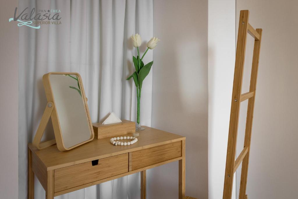 Zdjęcie z galerii obiektu Panthea Valasia Boutique Villa w Líndos