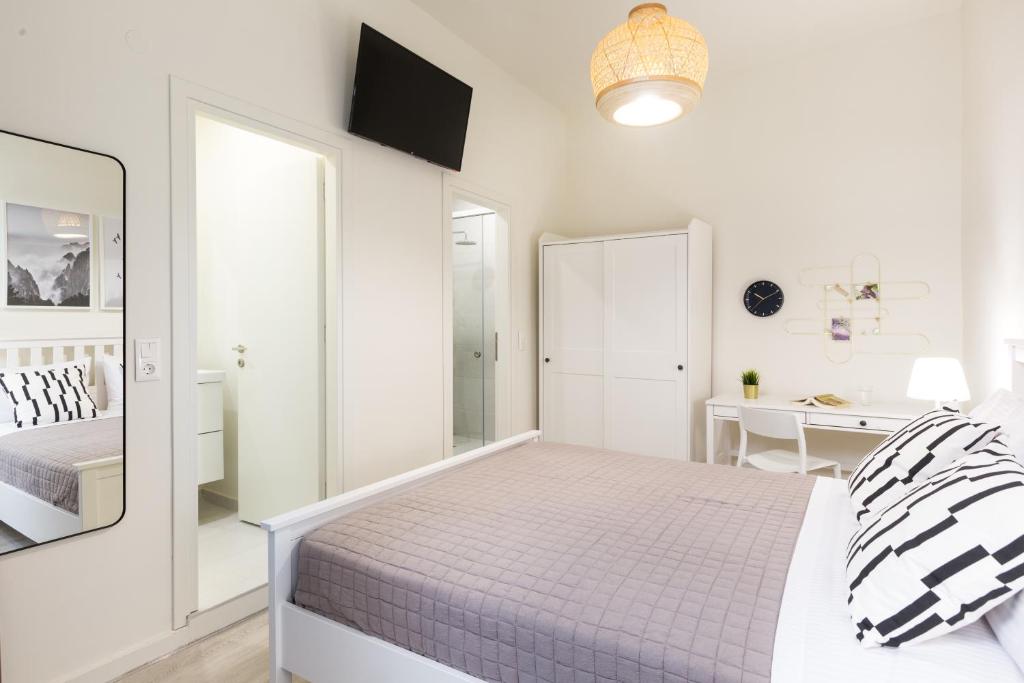 Effie's cozy old town studios - 9