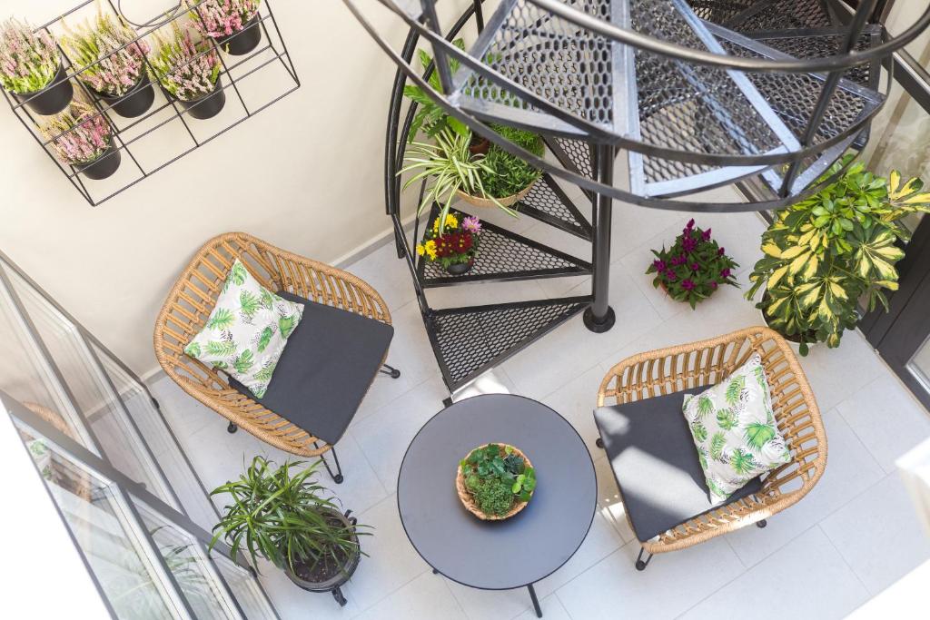 Effie's cozy old town studios - 13