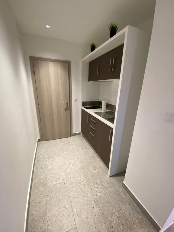 Kuchyňa alebo kuchynka v ubytovaní Apartmani Kumenat
