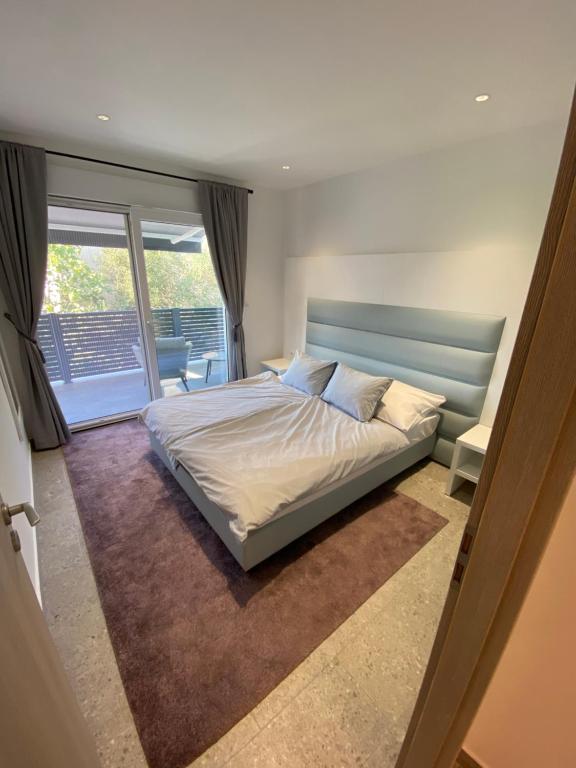 Posteľ alebo postele v izbe v ubytovaní Apartmani Kumenat