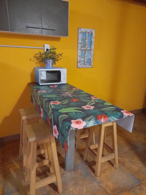 a table with a microwave sitting on top of it at Departemento Solumi Relax in San Bernardo