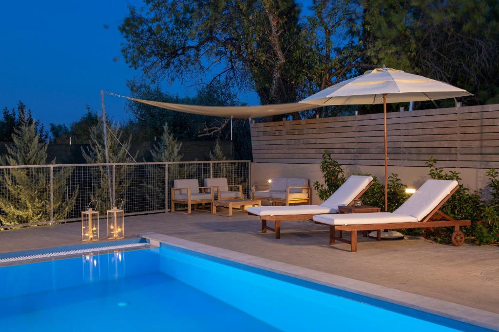 Bazén v ubytování Grappolo Lefkada Villas - Villa Vertzami just 2 km from Lefkada town nebo v jeho okolí